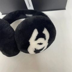 CHANEL 26B CCマーク イヤーマフ 国内即完 - メルカリ
