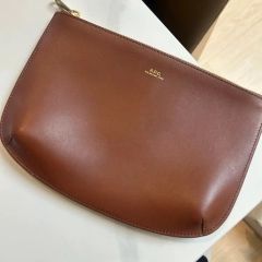 新品 アーペーセー F63035 PXAWV クラッチバッグ ブラウン 革 - メルカリ