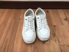 ソティニ スニーカー 235
