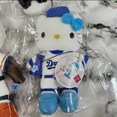 阪神タイガース ハローキティぬいぐるみ(今週限定この価格) 新品