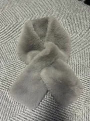 分厚い グレー ファー マフラー