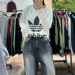 アディダス オリジナル クロップド 白 スウェット