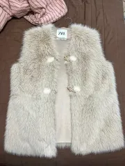 ZARA ファーベスト ファージャケットのサムネイル