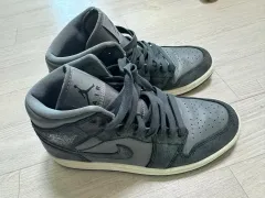 ナイキ エアジョーダン 1 ミッド ウィメンズ スモークグレー