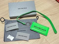 BALENCIAGA バレンシアガ ネックストラップ カードケース 緑 - メルカリ