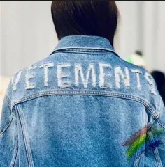 VETEMENTS デニムジャケットのサムネイル