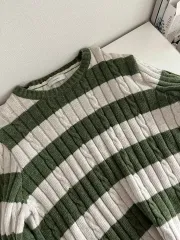ケーブル編みニット
