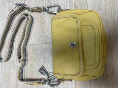 COACH レガシー ターンロック ショルダーバッグ クロスボディ イエロー 