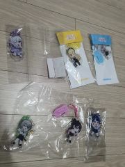 勝利の女神 NIKKE 非売品ストラップ4種セット - メルカリ