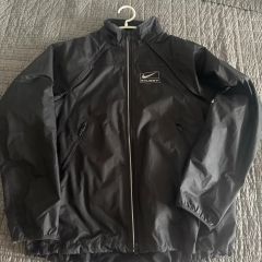 Nike x Stussy ブラック ナイロンジャケット M - メルカリ