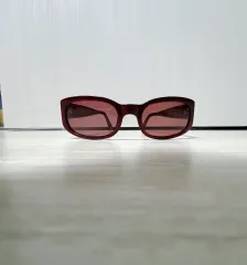 ヴィンテージ/レア GIORGIO ARMANI(ジョルジオ アルマーニ) キャットアイ サングラス (バーガンディ) 着用画像のサムネイル