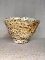 刷毛目茶碗　厚手造り　山茶窯　唐津焼　丼茶碗　粗目石混じり　石ハゼ　楕円形　堅手