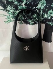 carven ラウンド ハラコ バッグ - メルカリ