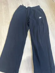 ナイキ 黒 トレーニングパンツ