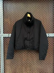 lululemon ブラック パファー クロップド ハイネック ダウン ジャケット 6のサムネイル