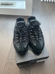 コム・デ・ギャルソン × NIKE エアマックス95のサムネイル