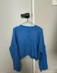 新品 鮮やかな青 クロップドニット