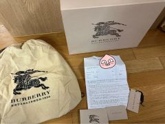 海外限定 Burberry ホースロゴ ホワイトレザー刺繍 スニーカー 英国 