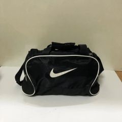 希少NIKE ボストンバッグ Y2K シルバー × ブラック - メルカリ