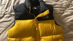 THE NORTH FACE ダウンベスト 黒/黄色 - メルカリ