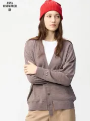 UNIQLO x Anya Hindmarch メリノ オーバーサイズ Vネック カーディガン ブラウン