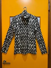 Y【Y7-97】△ UNIQLO × marimekko　 Lサイズ　ヒートテック タートルネック長袖Tシャツ　黒色×ベージュ　総柄