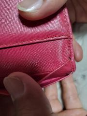 美品】プラダ♡ピンク3つ折りコンパクト財布 - メルカリ