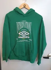 umbro アンブロ インターナショナル グリーン フード Tシャツ 90 (S)のサムネイル