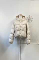 値下げ中！kate spade フード付きダウンジャケット ホワイト - メルカリ
