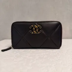 シャネル 19 ラム スキン ジッパー ドール カードウォレット