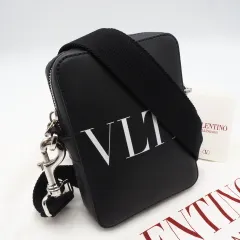 ★3日以内返品可★ 極美品 VALENTINO ヴァレンティノ カーフスキン クロスボディ ショルダーバッグ 2Y2B0943WJW ショルダーバッグ ブラック カーフレザー メンズのサムネイル