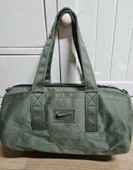 ナイキ⭐︎ノベルティ非売品ボストンバッグ⭐︎未使用新品⭐︎グリーン 