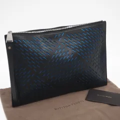 ★3日以内返品可★ 美品 BOTTEGAVENETA ボッテガヴェネタ レザー パンチング クラッチバッグ - クラッチバッグ ブラック ブルー レザー ナイロン メンズのサムネイル