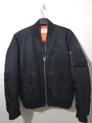 ほぼ新品 セリーヌ バックロゴ ブルゾン ダウン ジャケットのサムネイル