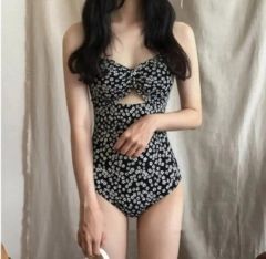 Treat urself トリートユアセルフ 花柄フリル セパレート 水着 - メルカリ