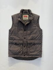 新品】Levi'sベージュ ダックベスト Mサイズ - メルカリ