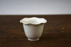 古伊万理】白磁 輪花猪口 - メルカリ