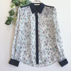 美品✨ オペーク OPAQUE 総柄 シアー シャツ ブラウス グレー ポリエステル 花柄 長袖 総柄 シアー シャツ ブラウス グレー 花柄 長袖 切替 バイカラー 襟付き 軽量 薄手 上品 フェミニン きれいめ 通勤 オフィス 日本製のサムネイル