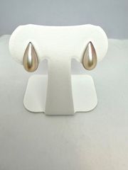 新品未使用⭐︎K18YG 縦うね フープピアス 刻印あり Jeweleaks - メルカリ