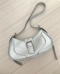 hieta メタリックシルバー ショルダーバッグ Sサイズ - メルカリ