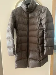 UNIQLO ユニクロ ブラウン ダウンのサムネイル