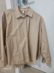 H&M ベージュシャツ長袖