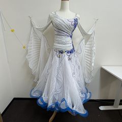 黒レース赤クリスタルの石付き白ドレス スタンダードドレス モダン
