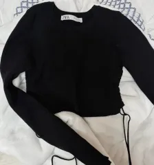 ZARA ブラック 紐 クロップド シャーリング ニット 長袖Tシャツ
