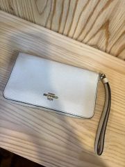 超美品/2025新作】COACH 公式在庫切れ二つ折り財布夏カラーフローラル