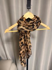 YSL イヴサンローラン レオパード柄 シルク100% スカーフ - メルカリ