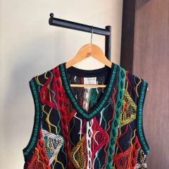 COOGI クージー 3D ニットベスト 新品未着用品 - メルカリ