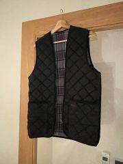 破格 Barbour ダウンベスト ダークグリーン 38 - メルカリ