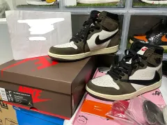 255 NIKE x トラヴィス スコット ハイ モカ ジョーダン1のサムネイル