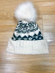 美品△CA4LA カシラ ニット帽 グレー 灰 ビーズ 刺繍 アニマル柄